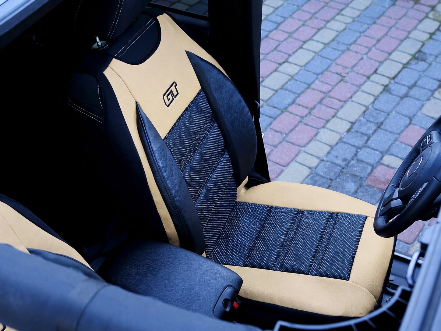 Detail ergonomickej podložky GT Ergonomic na sedadle vodiča